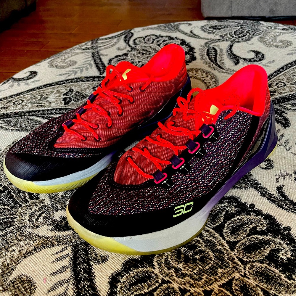 Steph Curry low basketball shoes